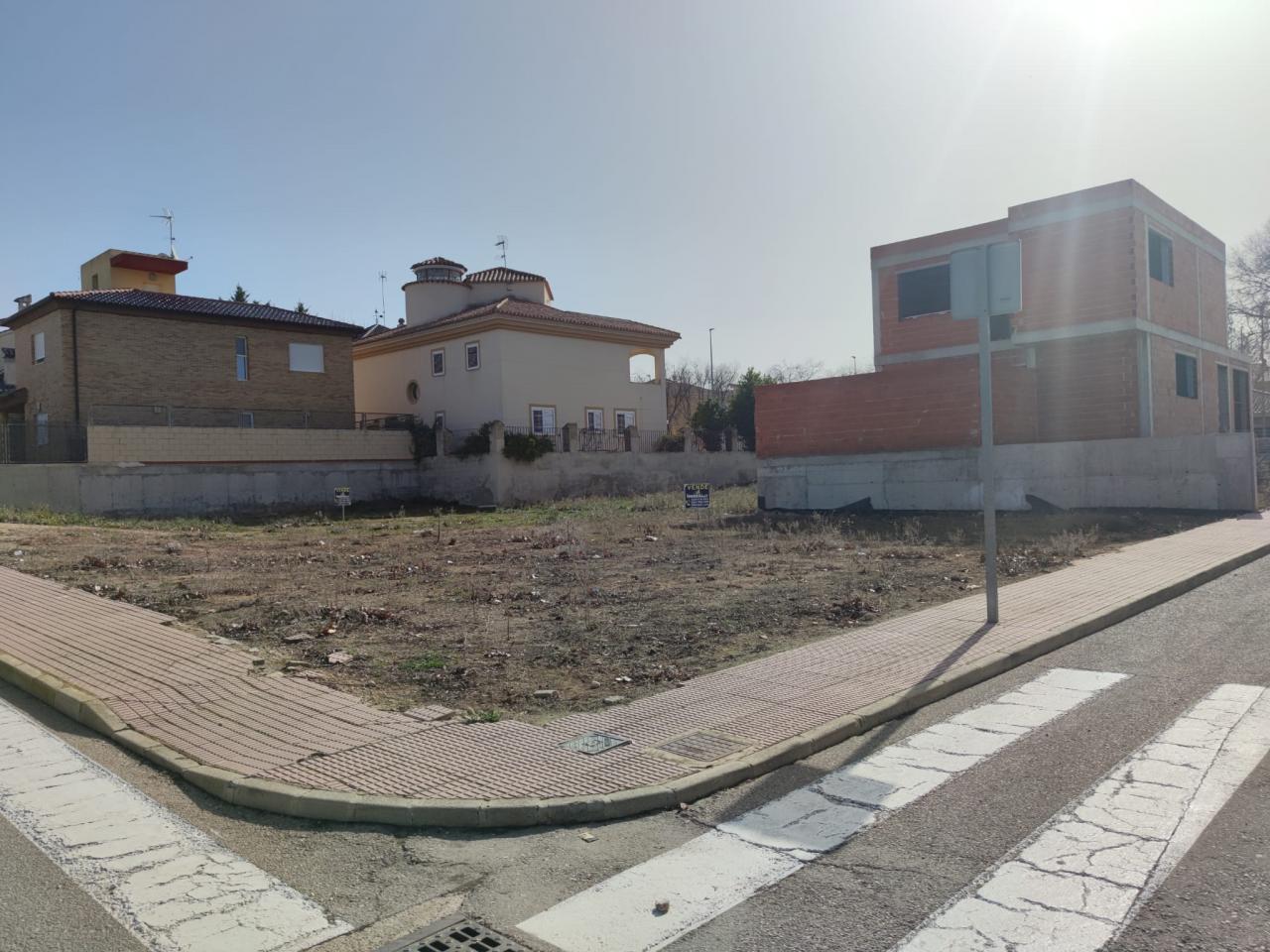  Solar en zona Los Cantos. Esquina